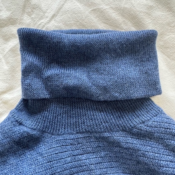Aritzia Wilfred Naomi Cropped Blue Turtleneck XS - Picture 4 of 4